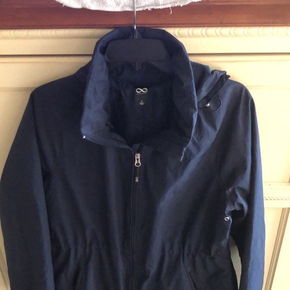 Be Boundless Women’s Thin Raincoat Jacket - Picture 2 of 8